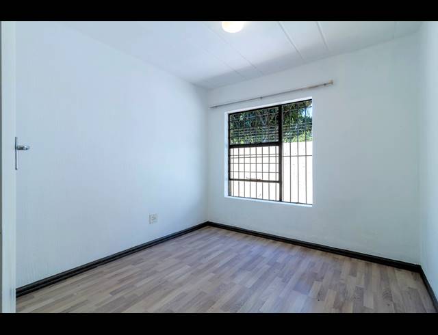 2 BEDROOM TOWNHOUSE FOR SALE IN ROODEKRANS